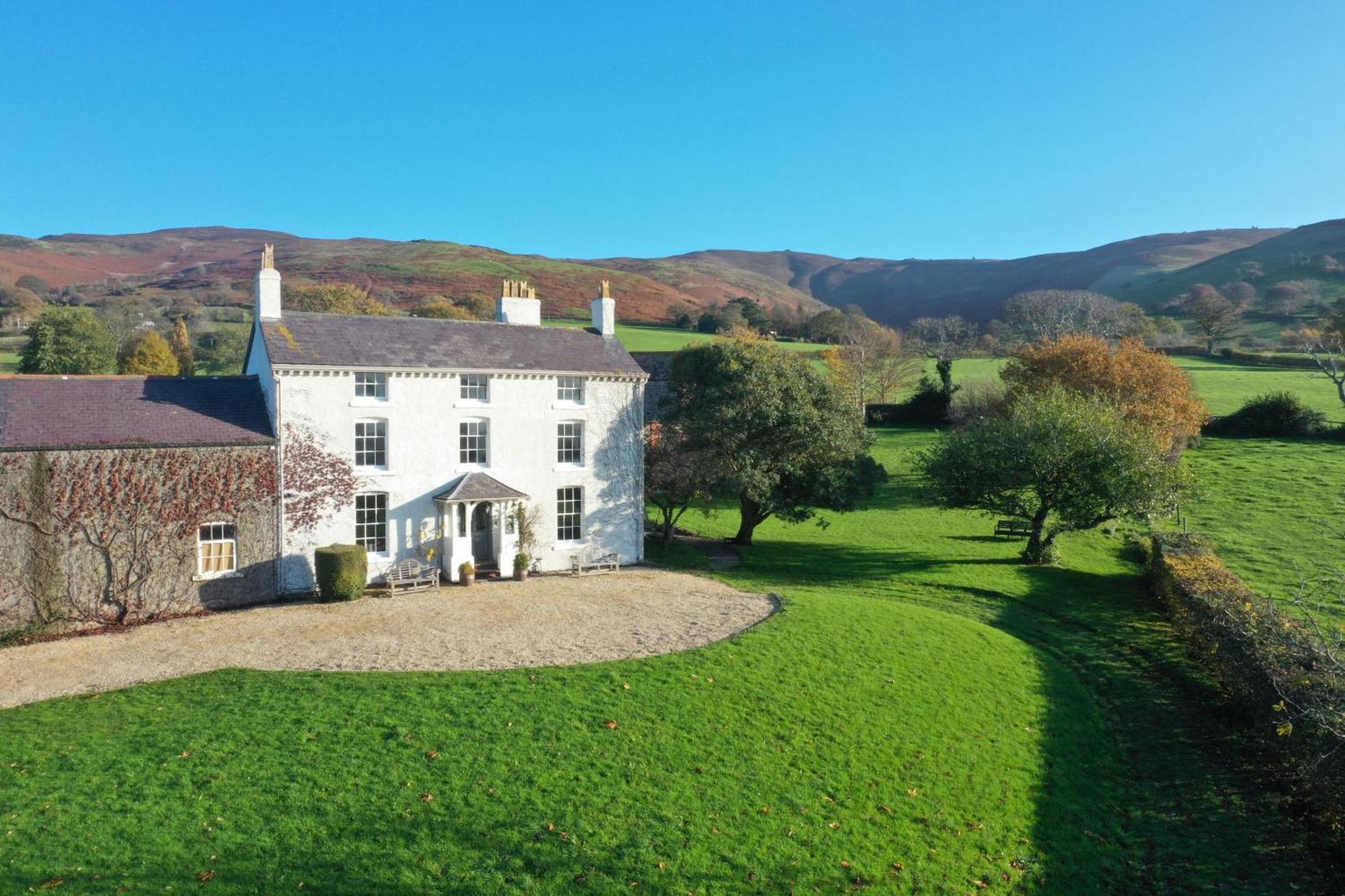 Georgian Country House -Panoramic Views -Sleeps 12 Ruthin Exterior foto